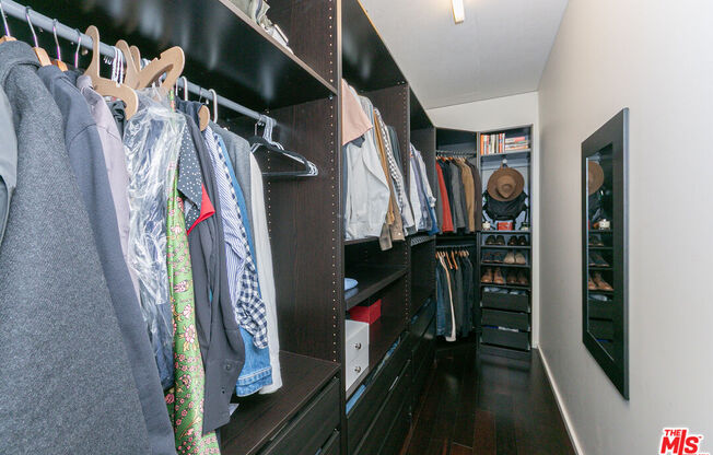 1 bed, 2 baths, 1,390 sqft, $4,000, Unit 1707