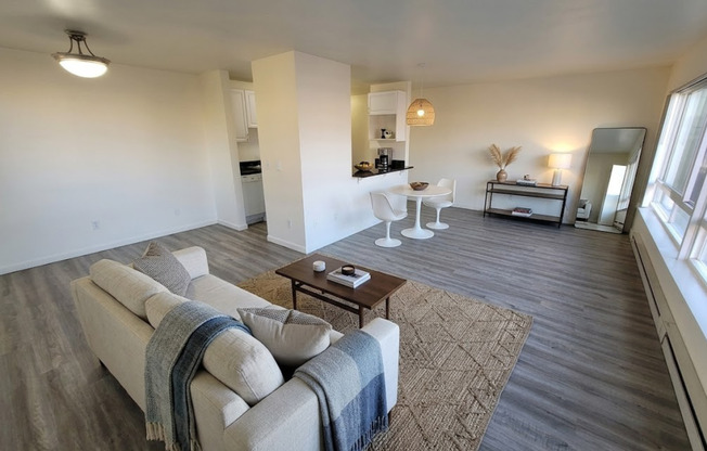 2 beds, 1 bath, 859 sqft, $2,795, Unit C-302