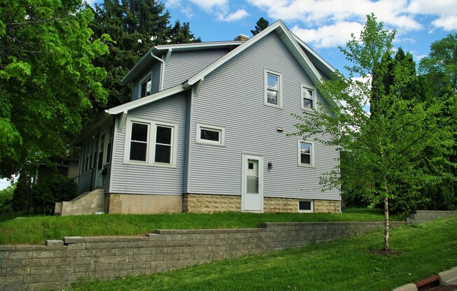 Charming 3 Bedroom Home Near West St. Paul!!
