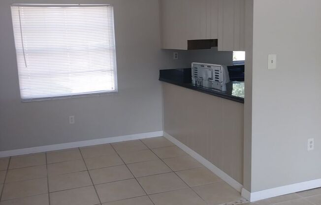 1 Bedroom 1.5 Bath Near Downtown Eustis - Move-in Costs reduced 30%