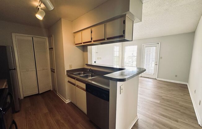 1 bed, 1 bath, 580 sqft, $1,370, Unit Regency Gardens G208