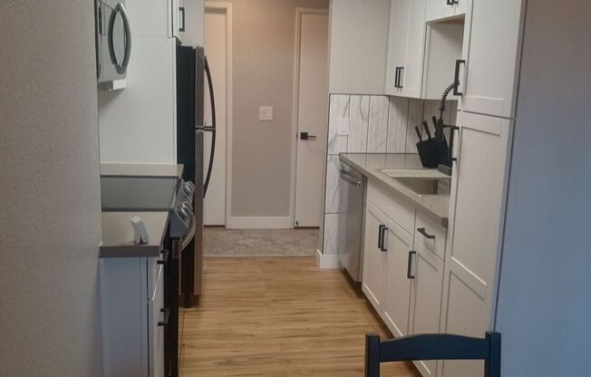 2 beds, 1 bath, $1,695