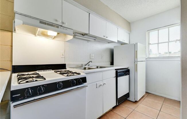 2 beds, 2 baths, 825 sqft, $1,200, Unit K733 - 311 - 204