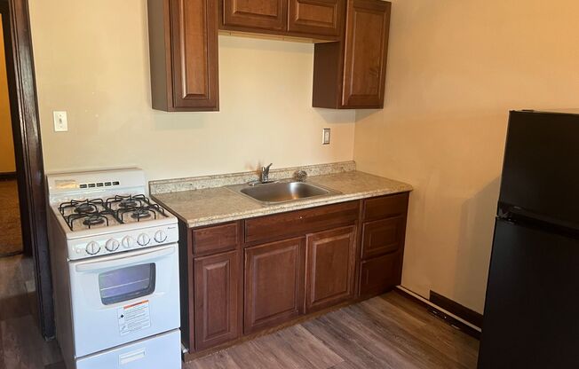 1 bed, 1 bath, $1,050, Unit 321