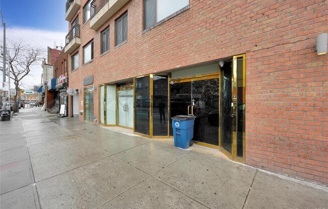172 18 JAMAICA AVE
