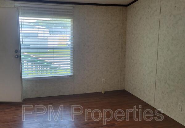 205 VINTAGE OAK CIR