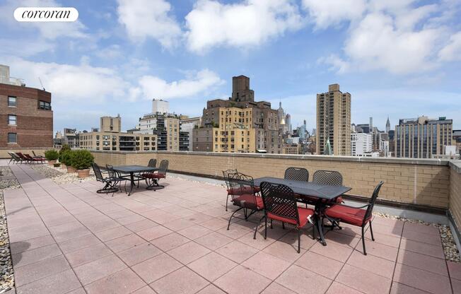 210 E 15 ST