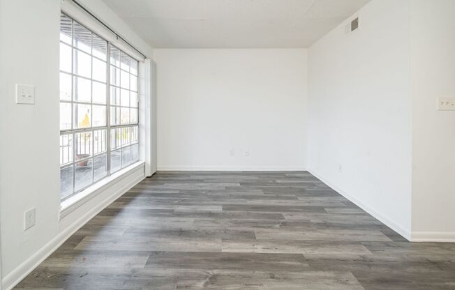 1 bed, 1 bath, 656 sqft, $875, Unit 18