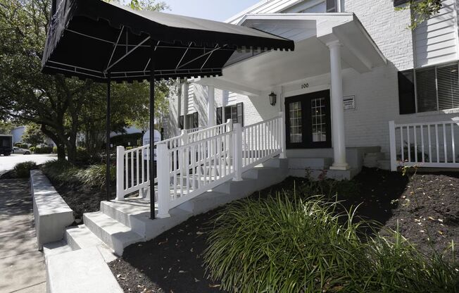 Broadmoor Apartments