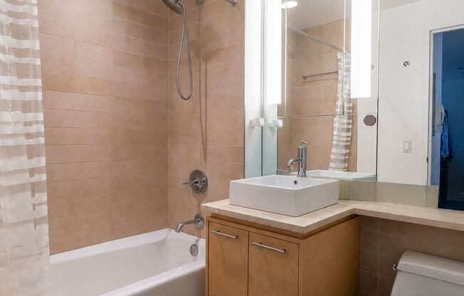 1 bed, 1 bath, 706 sqft, $4,795, Unit 22G