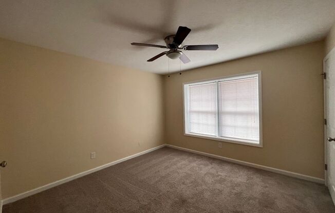 2 beds, 1.5 baths, 1,050 sqft, $995, Unit 35 Trapp Ct.