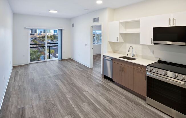 1 bed, 1 bath, 580 sqft, $1,465, Unit 203