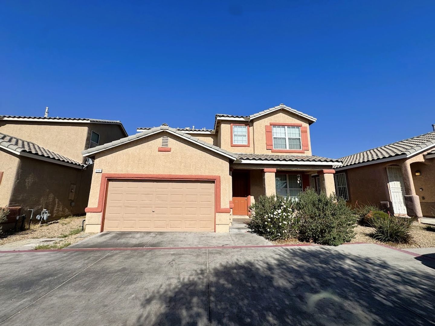 A SPACIOUS 2 STORY 4 BEDROOM 2.5 BATHROOM HOME LOCATED WITHIN THE GATED COMMUNITY OF CACTUS SPRINGS NEARBY MANY SHOPPING CENTERS AND NEAR THE 215. A MUST SEE!!