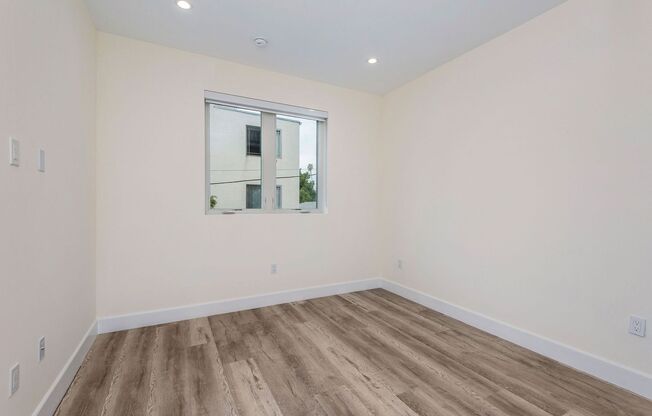 2 beds, 2 baths, 1,299 sqft, $4,250, Unit 204