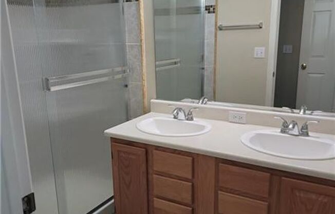 2 beds, 2 baths, $1,475, Unit Building #19