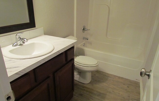 2 beds, 1 bath, 824 sqft, $799, Unit 54