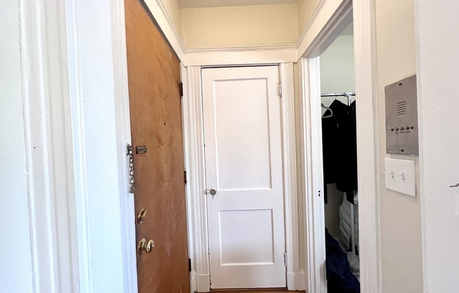 Studio, 1 bath, 450 sqft, $2,000, Unit 33