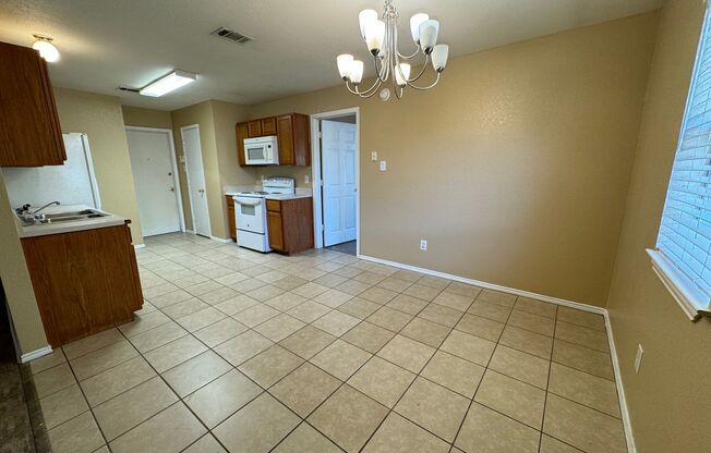 4 beds, 2 baths, $1,550