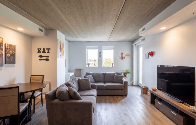 2 beds, 1 bath, 826 sqft, $2,500, Unit 709