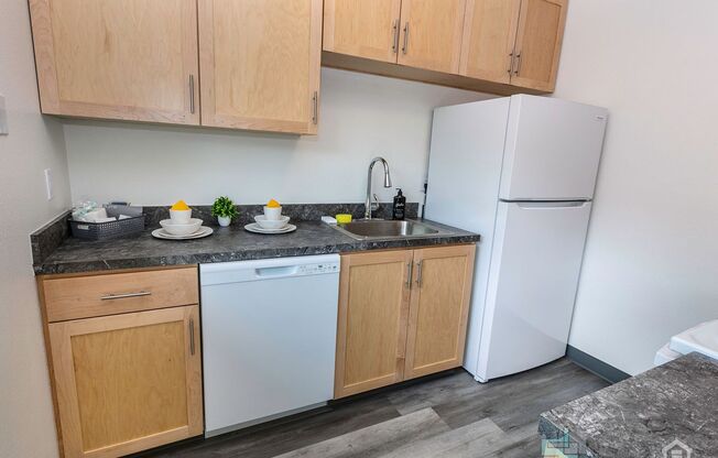 2 beds, 1 bath, 730 sqft, $1,600, Unit 79