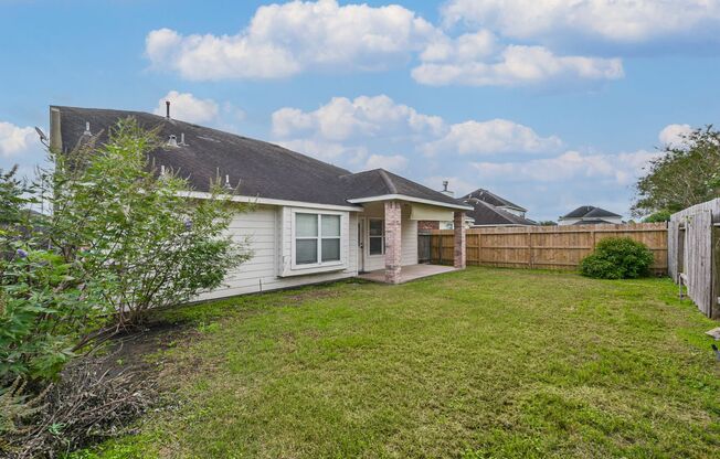 4 bedroom with 3 FULL Baths in Katy!