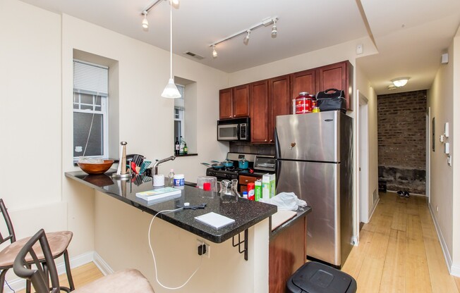 Condo Quality 2bed/1bath GARDEN space in the HEART of Bucktown/Wicker Park! In-Unit Laundry! Blue Line!