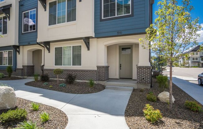 MODERN TOWNHOME IN COVETED E BOISE SUB ALONG RIVER/GREENBELT