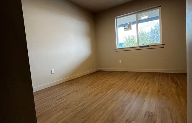 2 beds, 1 bath, 1,000 sqft, $1,650, Unit E