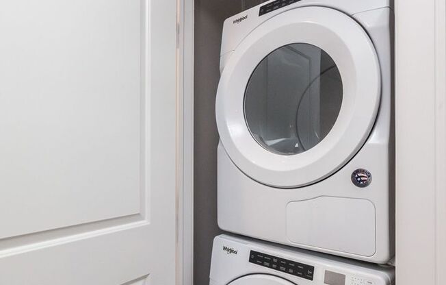 2 beds, 2 baths, 950 sqft, $3,550, Unit 927-201