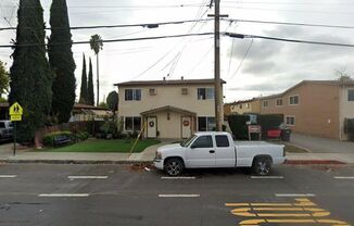 GREAT CENTRAL LIVERMORE LOCATION...CLEAN UNIT WITH 2 BED/ 1 BATH; LAUNDRY FACILTIY IN BLDG!