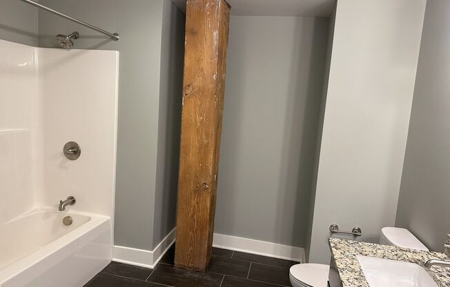 2 beds, 1 bath, 880 sqft, $2,075, Unit 422