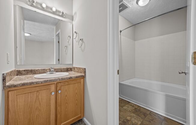 2 beds, 2 baths, 1,000 sqft, $1,147, Unit 421C