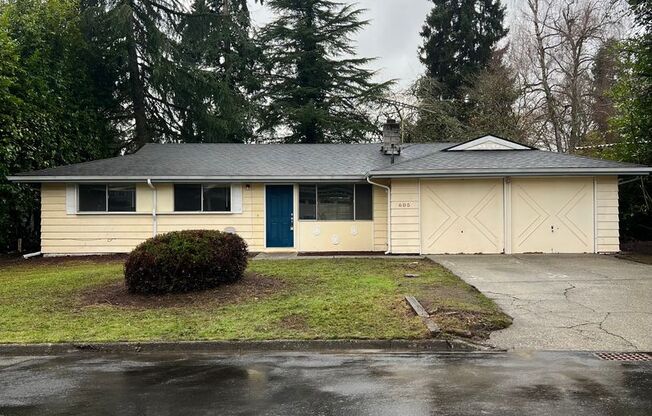 4 Bedroom 1.5 Bathroom House In Bellevue Lake Hills