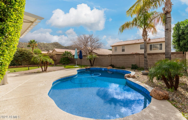 1505 E WAHALLA LN