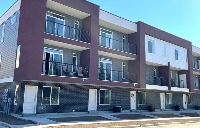 A 2 BED, 2.5 BATH DEAL THAT'S UNBOO-LIEVABLE! CLEARFIELD + 2 WEEKS FREE!