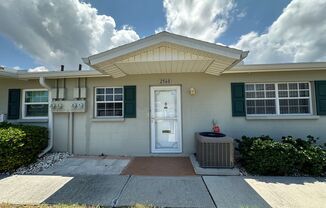 Perfect 2/2 Sarasota villa plus screened lanai, community pool, 55+