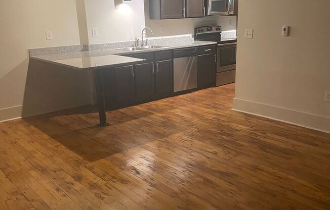 1 bed, 1 bath, 744 sqft, $1,275, Unit W294