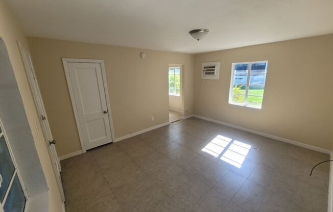 Studio, 1 bath, 500 sqft, $990, Unit Unit 9