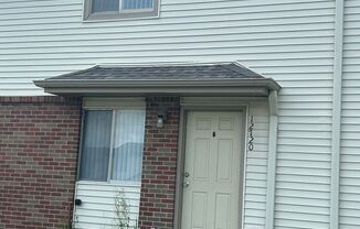 2 beds, 1 bath, 869 sqft, $1,139, Unit 12720S