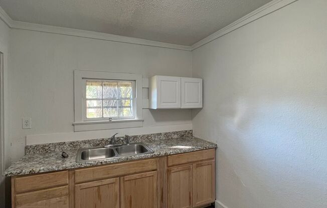 2 beds, 1 bath, $1,200