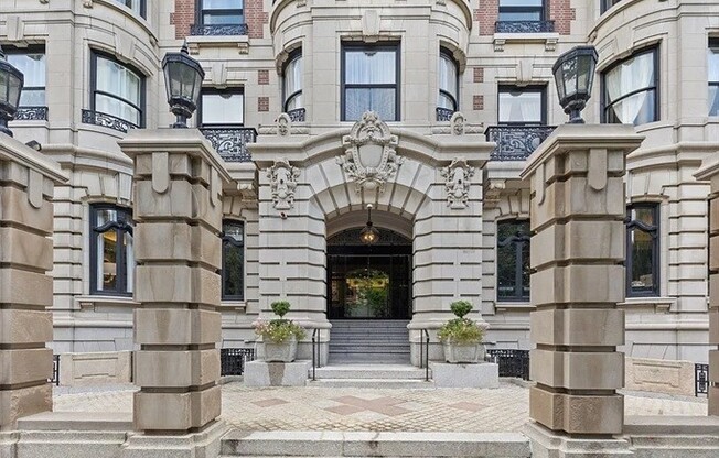 390 COMMONWEALTH AVE
