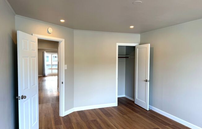 TOTAL REMODEL LARGE BRIGHT 1800sf 3BR/2BA/2GR Cayuga Terrace Home AVAILABLE NOW