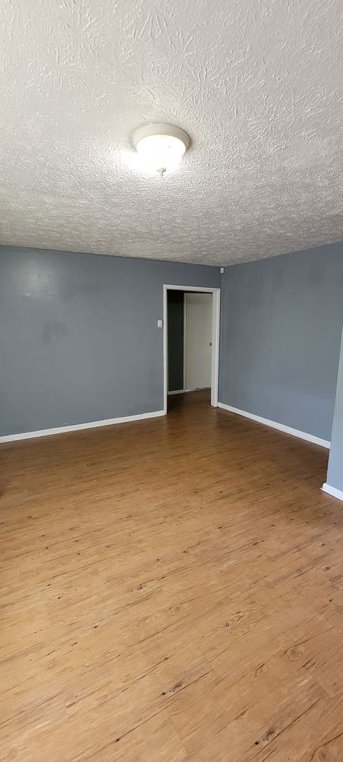 Beautiful Single Family 2 Bedroom with a Bonus Room Near Massachusetts and Rural ** PENDING APPLICATION**
