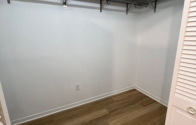 1 bed, 1 bath, $1,700, Unit A5