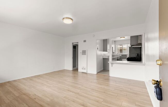 STUDIO 1 BATH IN Loa Angeles !!