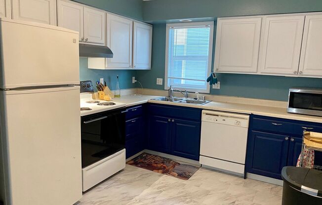 2 beds, 1 bath, 900 sqft, $1,425, Unit Unit 3