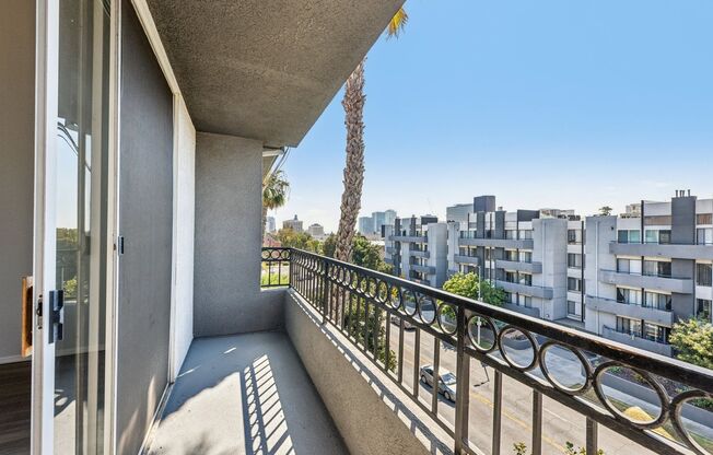 1 bed, 1 bath, 700 sqft, $1,548, Unit 100