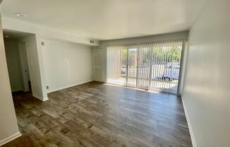 2 beds, 1 bath, 950 sqft, $1,295, Unit #108