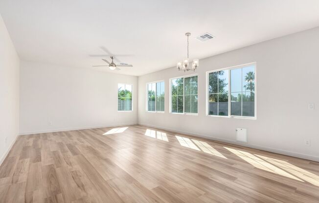 BEAUTIFUL PHOENIX HOME IN GATED COMMUNITY!