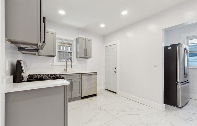 11 TUCKER ST